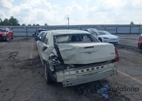 2010 Chrysler 300 Touring z USA, uszkodzony, nr VIN 2C3CA4CD3AH216281